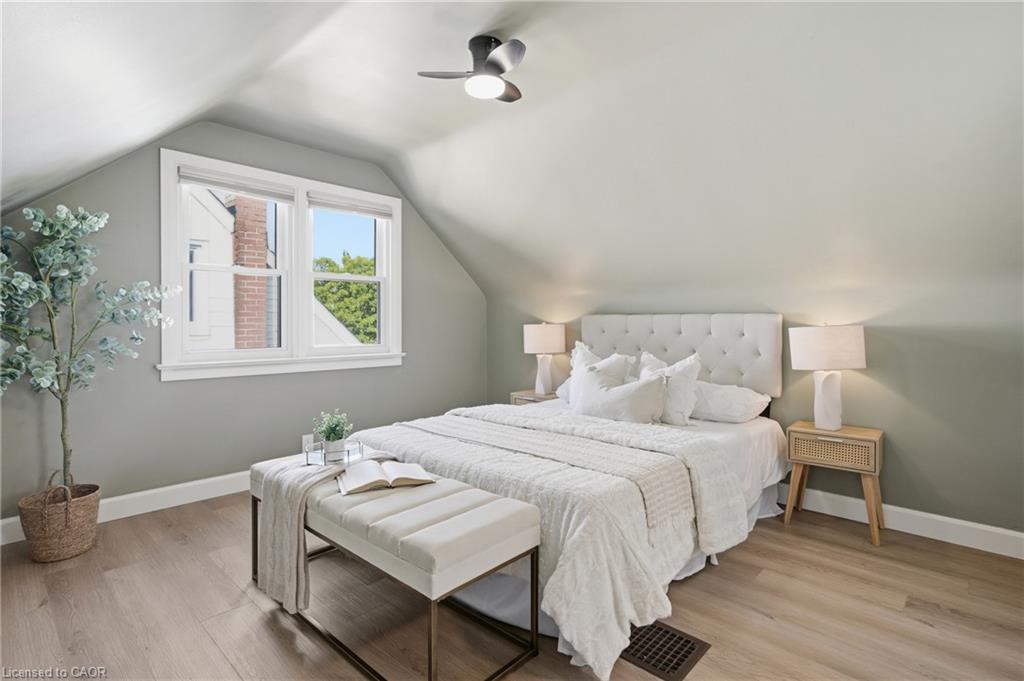 20 Hillview Street Property Photo 16