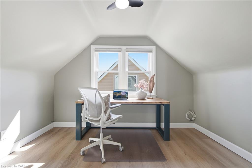 20 Hillview Street Property Photo 17