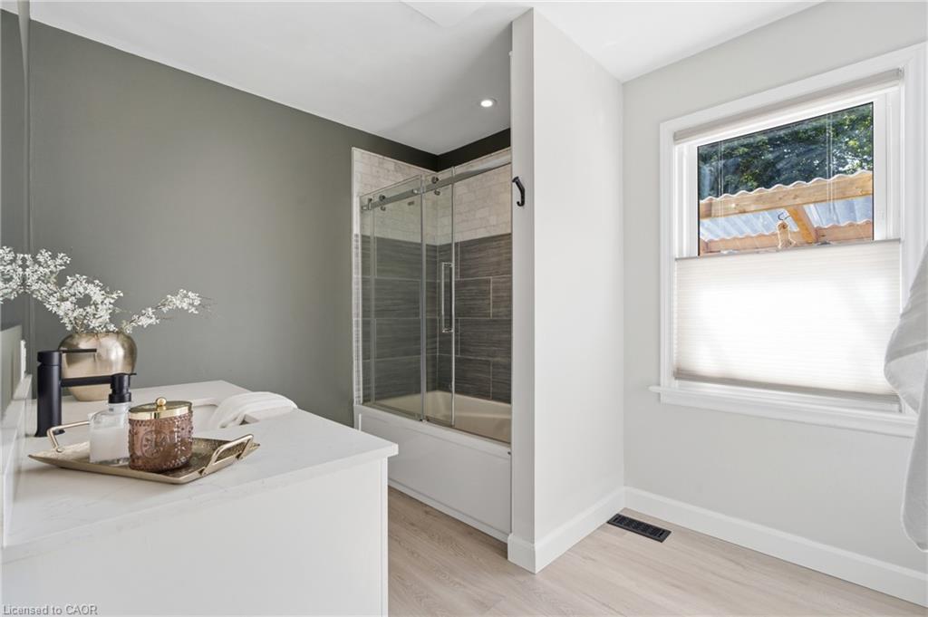 20 Hillview Street Property Photo 21