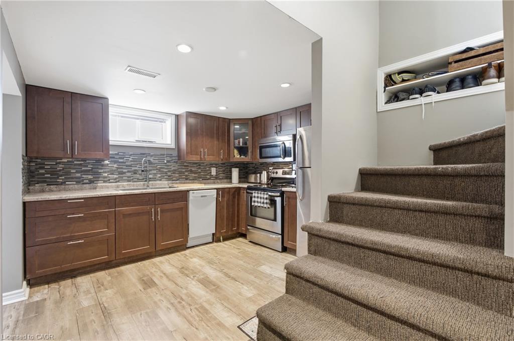 20 Hillview Street Property Photo 24