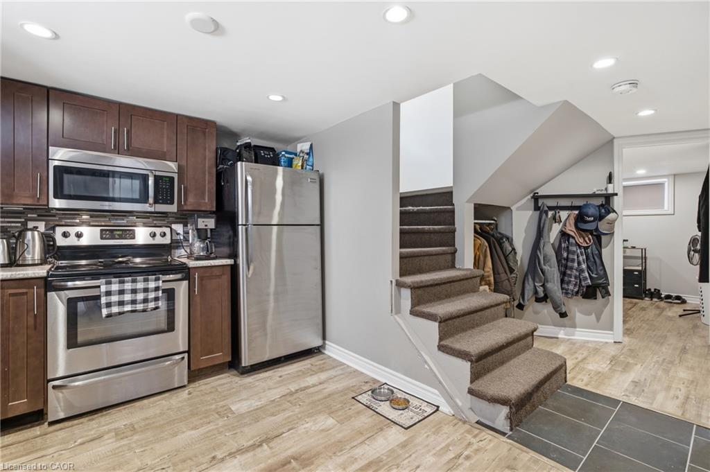 20 Hillview Street Property Photo 25