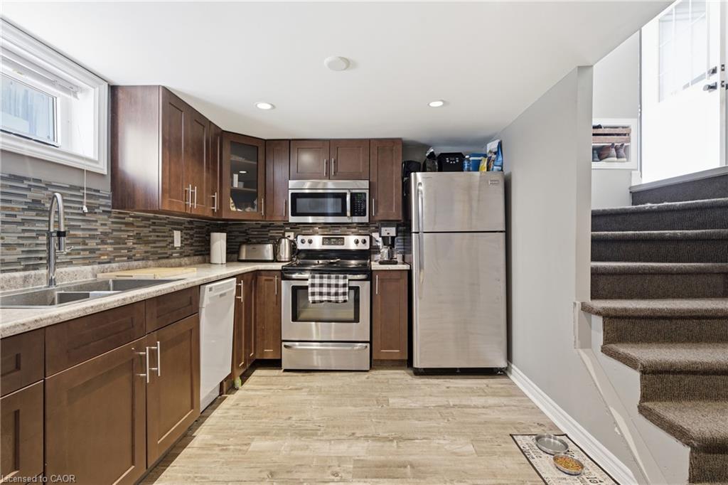 20 Hillview Street Property Photo 26