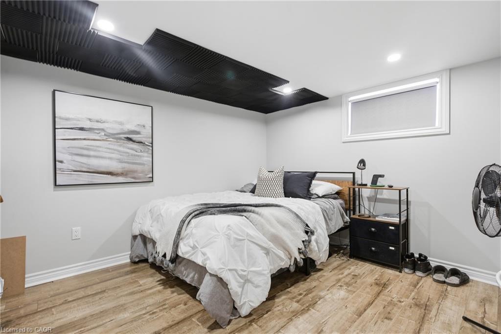 20 Hillview Street Property Photo 30