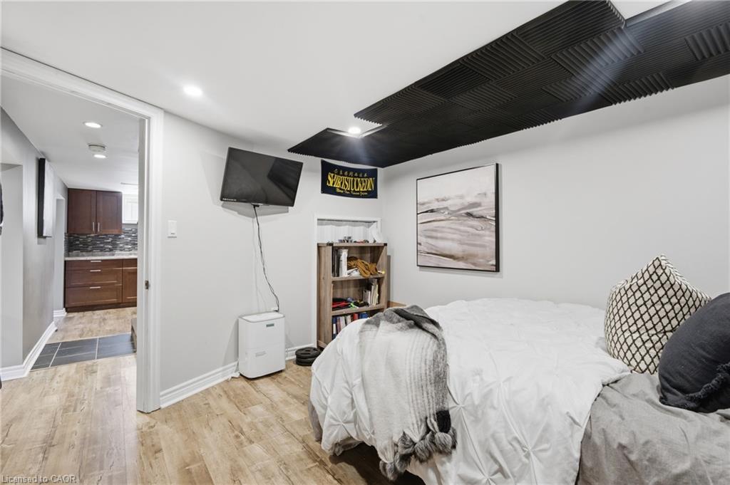 20 Hillview Street Property Photo 31