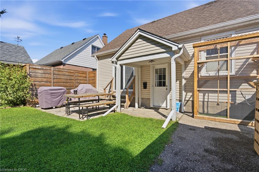 20 Hillview Street Property Photo 34