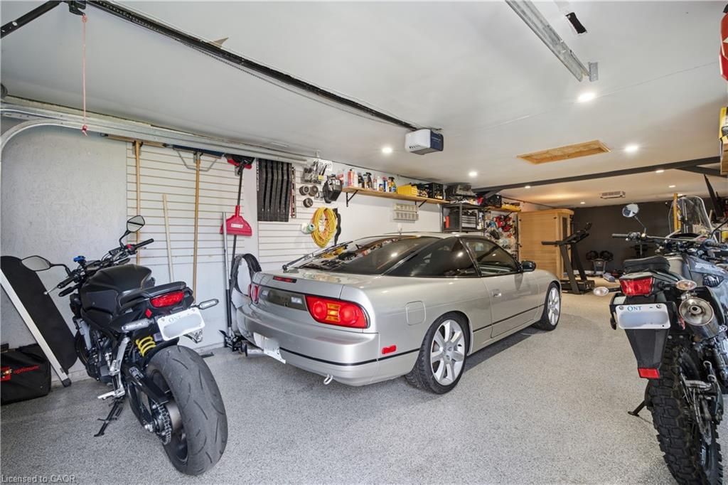 20 Hillview Street Property Photo 39