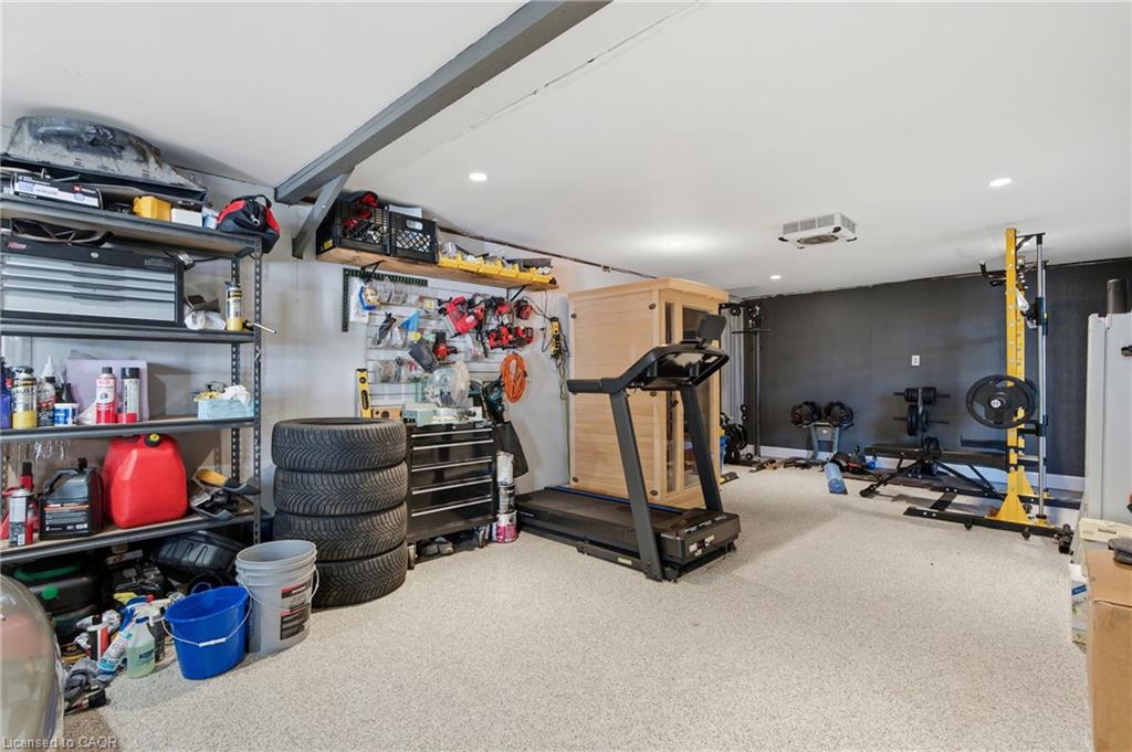 20 Hillview Street Property Photo 41