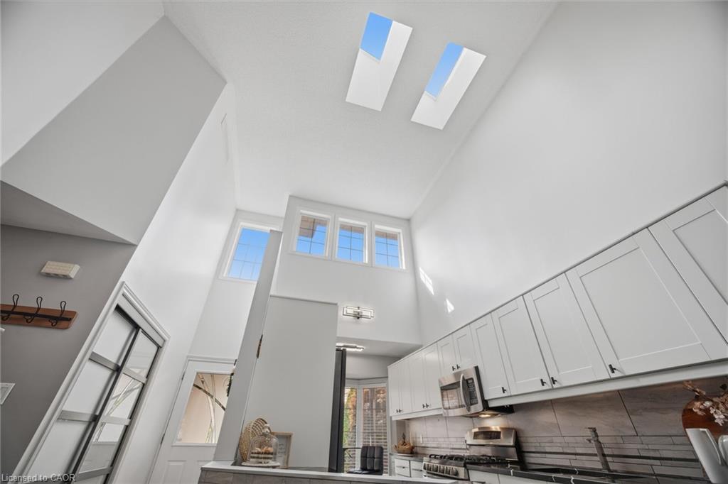 3064 Lakeshore Road W Property Photo 5