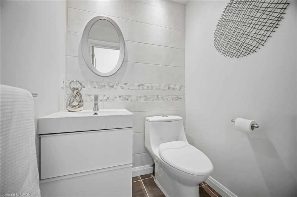 3064 Lakeshore Road W Property Photo 16