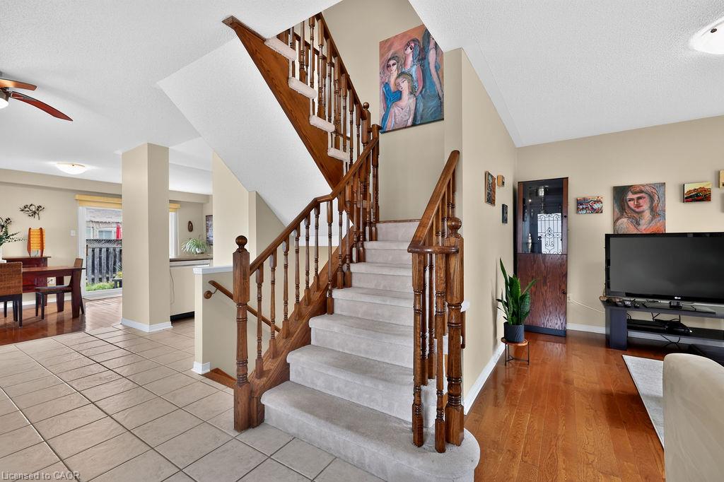 2261 Seton Crescent Property Photo 11