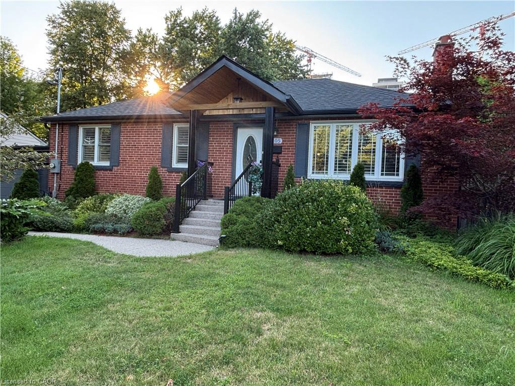 2105 Maplewood Drive Property Photo 3