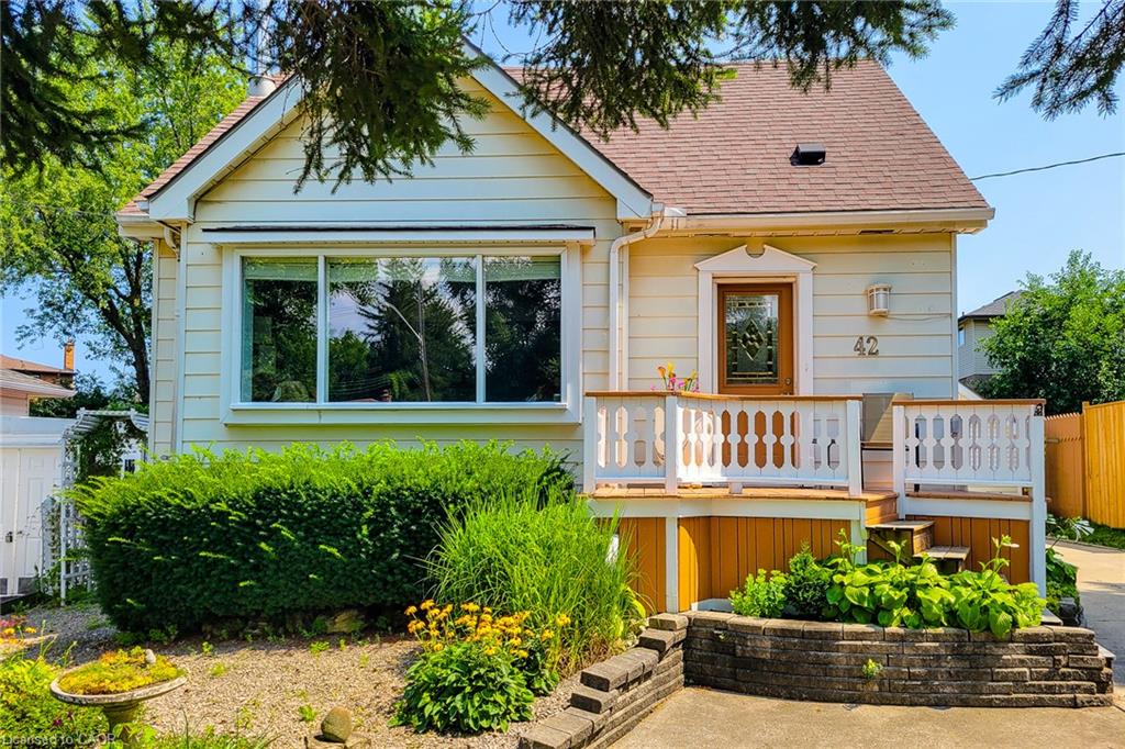 42 Lake Avenue N Property Photo 1