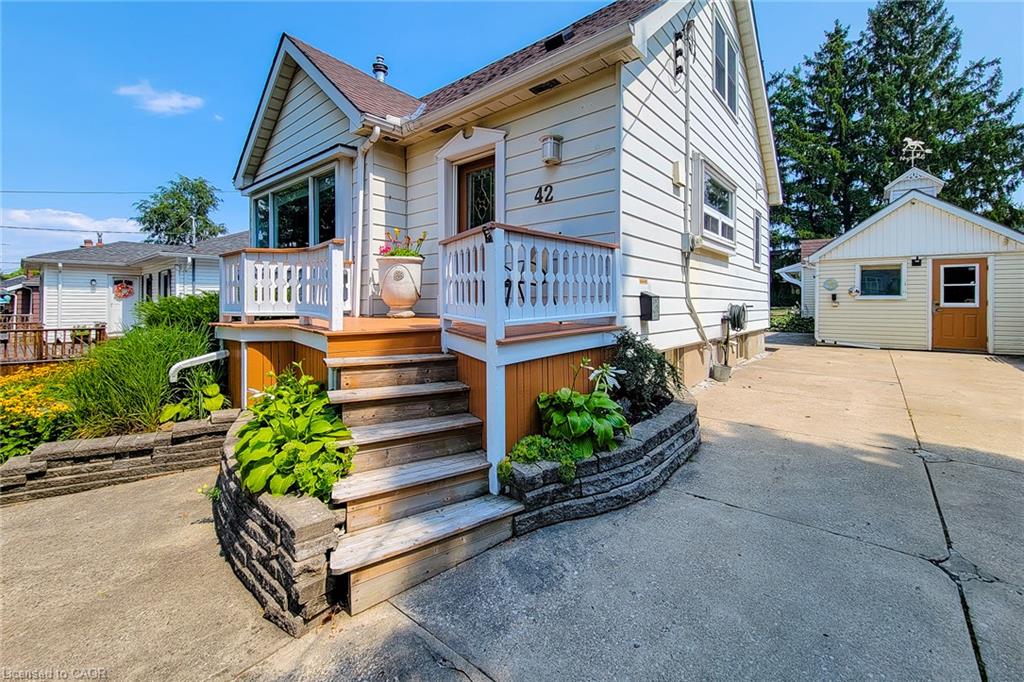 42 Lake Avenue N Property Photo 4