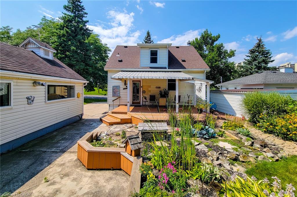 42 Lake Avenue N Property Photo 6