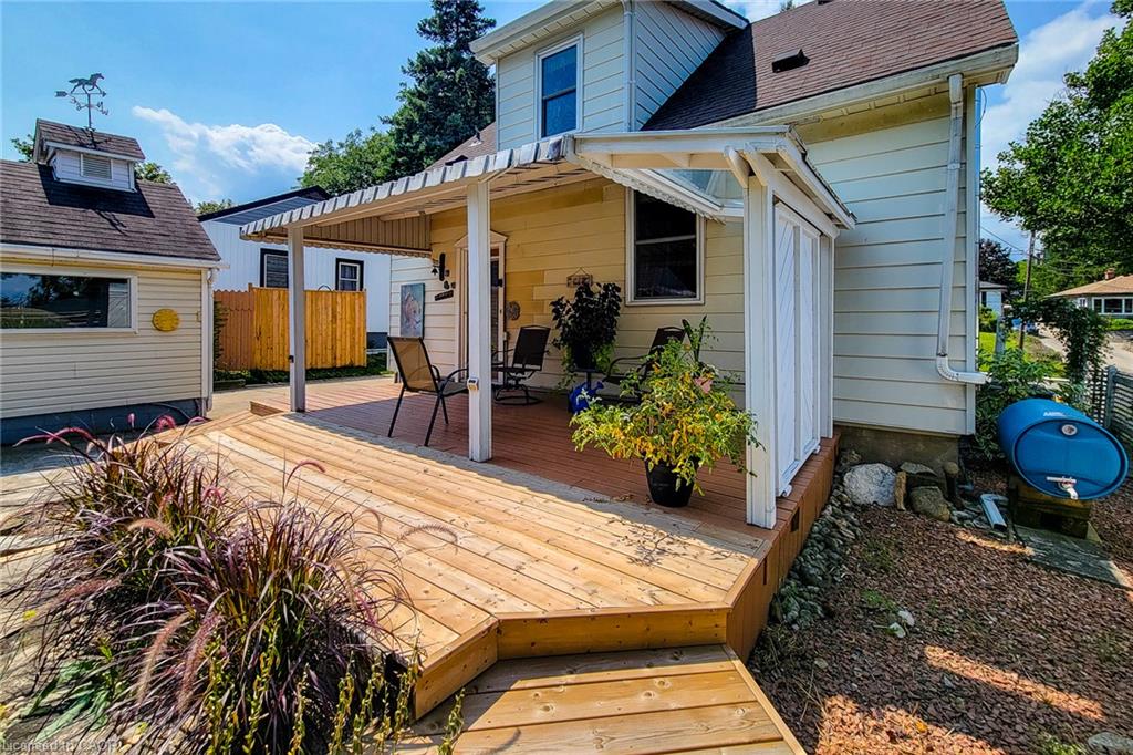 42 Lake Avenue N Property Photo 8