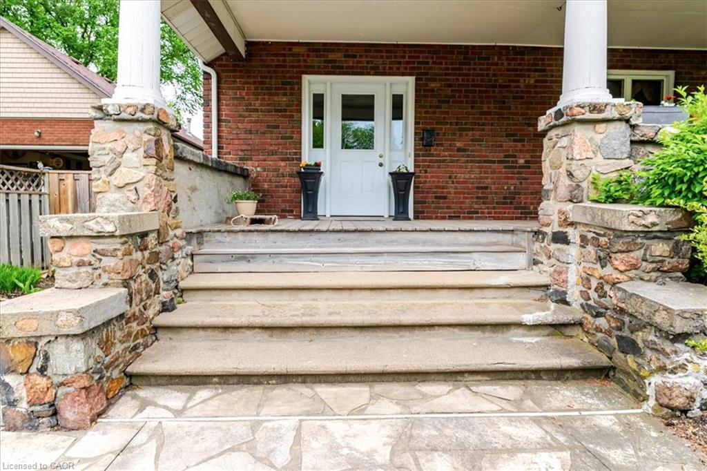 237 Norfolk Street N Property Photo 5
