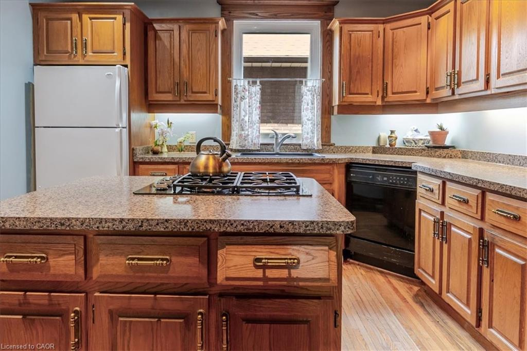 237 Norfolk Street N Property Photo 15