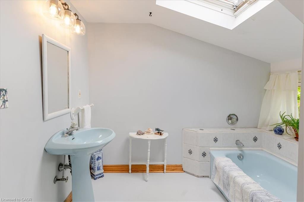 237 Norfolk Street N Property Photo 37