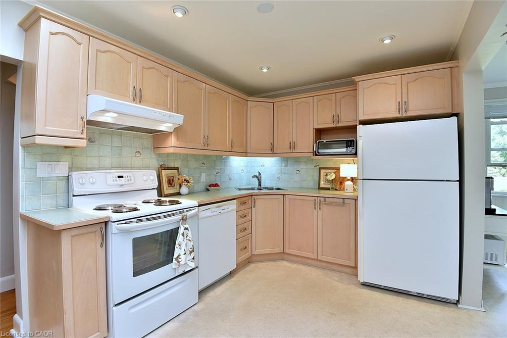 936 Boothman Avenue Property Photo 9