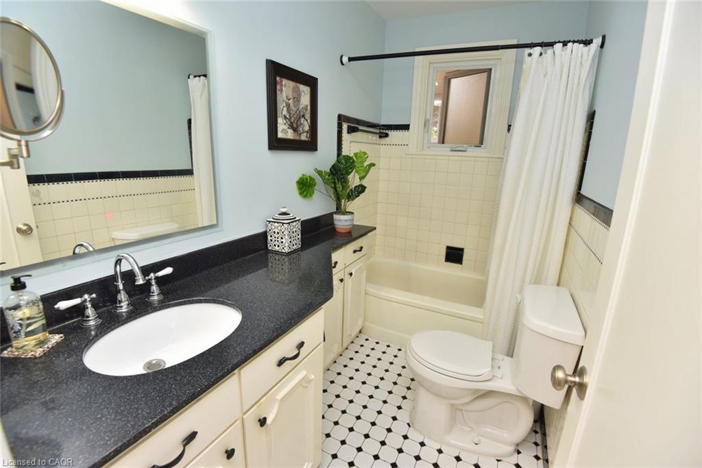 936 Boothman Avenue Property Photo 19
