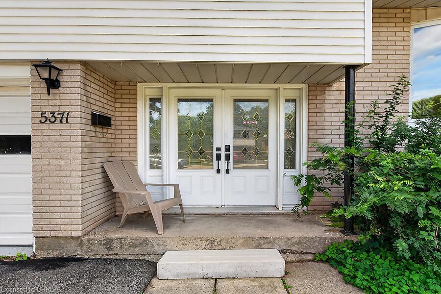 5371 Riverside Drive Property Photo 2