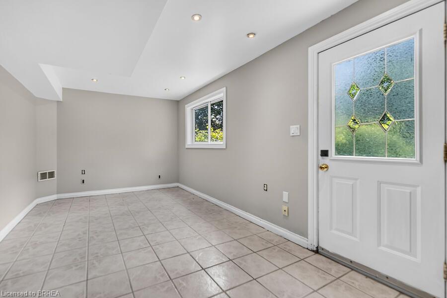 5371 Riverside Drive Property Photo 7