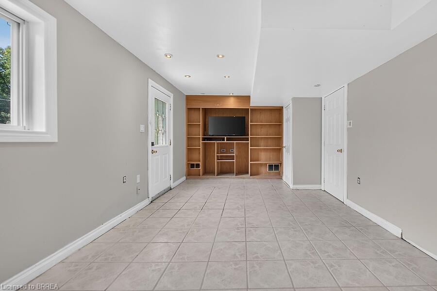 5371 Riverside Drive Property Photo 9