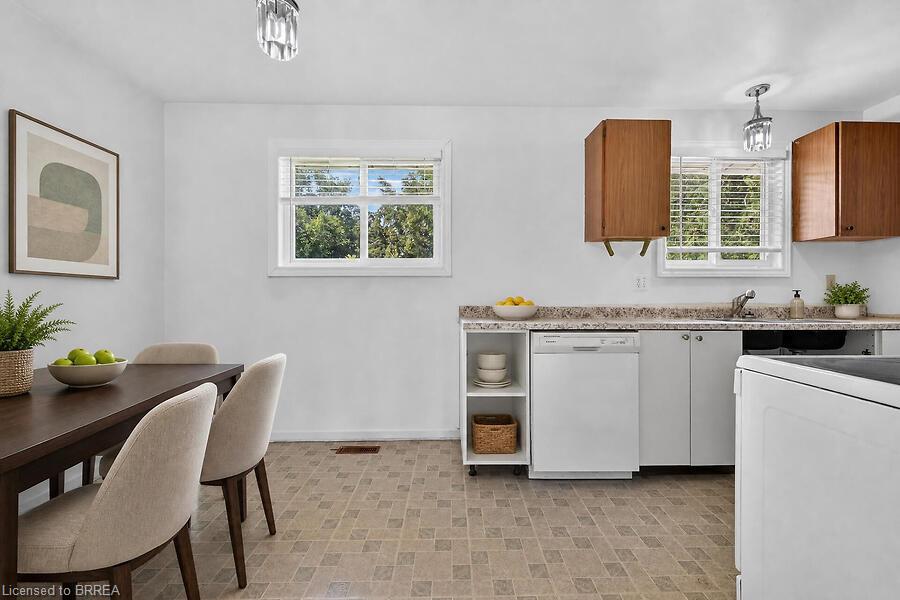 5371 Riverside Drive Property Photo 10