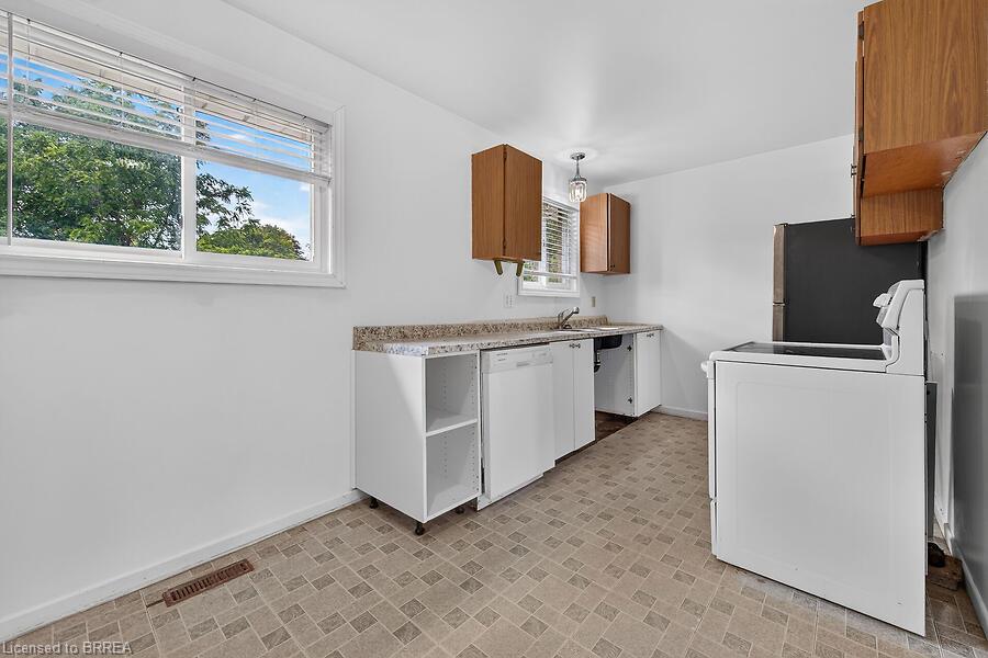 5371 Riverside Drive Property Photo 11
