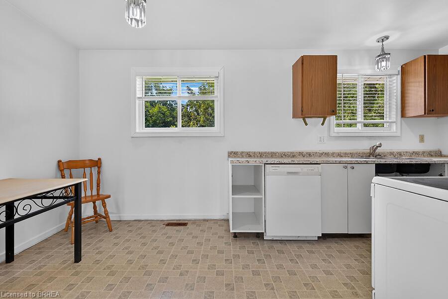 5371 Riverside Drive Property Photo 17