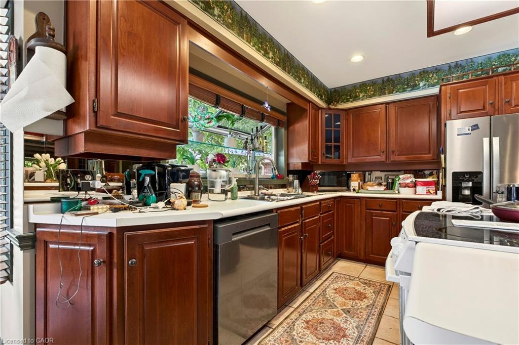 376 Melanie Crescent Property Photo 12