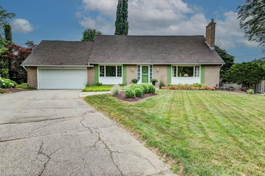 97 Somerset Crescent Property Photo 6