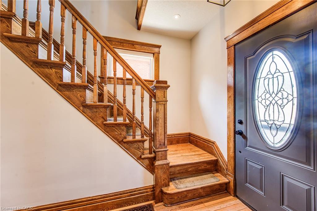 12 Queen Mary Street Property Photo 6