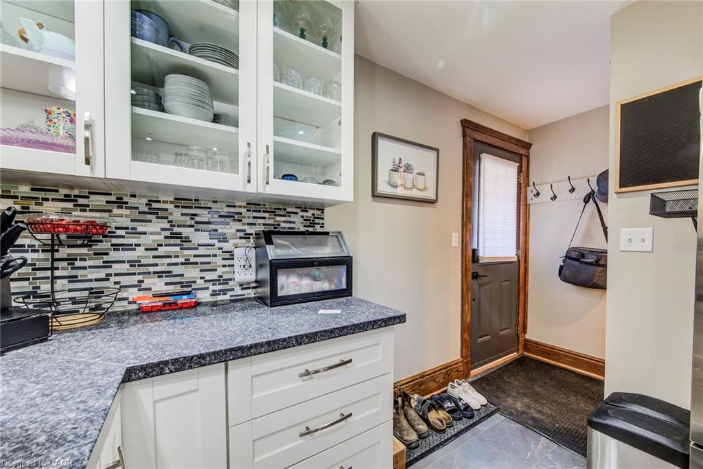 12 Queen Mary Street Property Photo 19