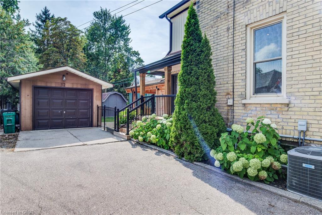 12 Queen Mary Street Property Photo 33