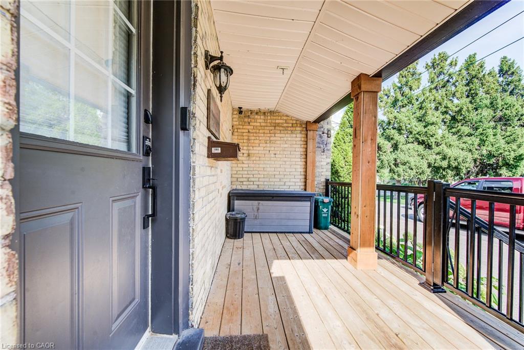 12 Queen Mary Street Property Photo 45