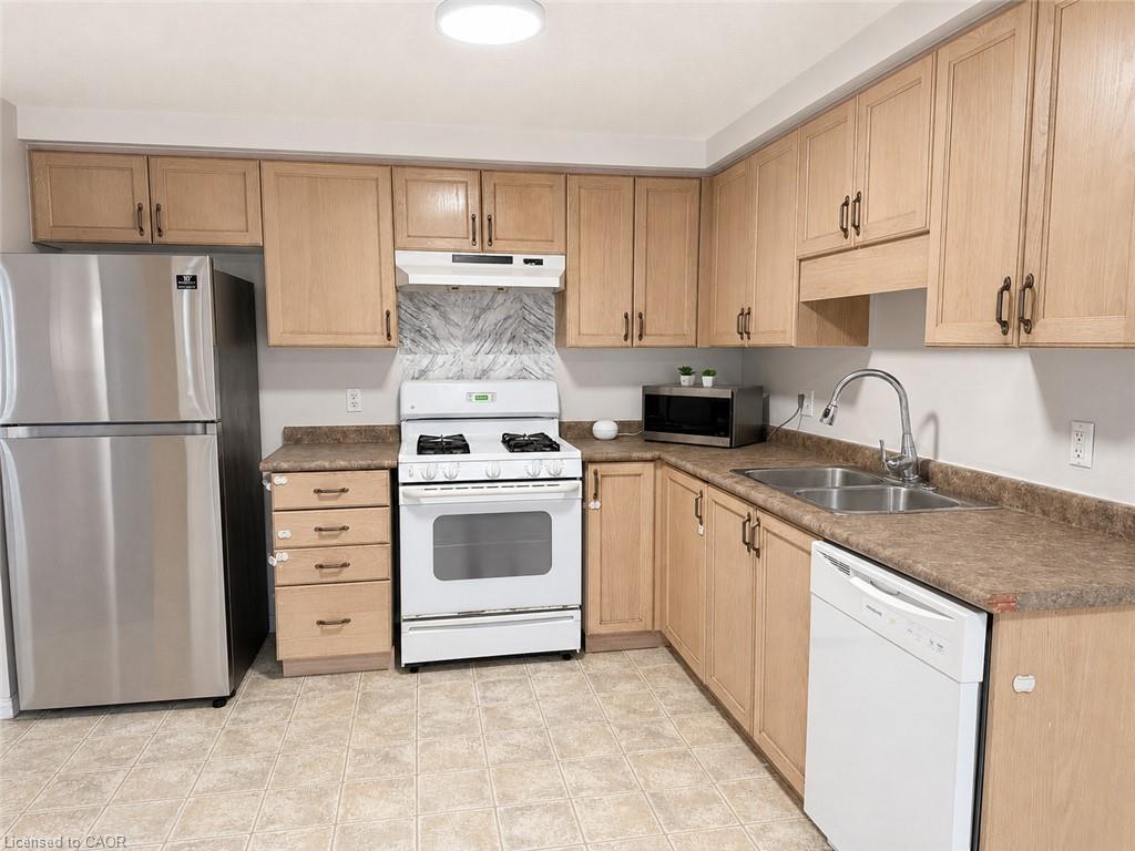 974 Creekside Drive Property Photo 4