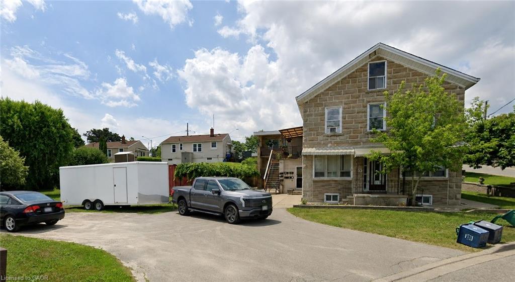 55 John Street N Property Photo 1