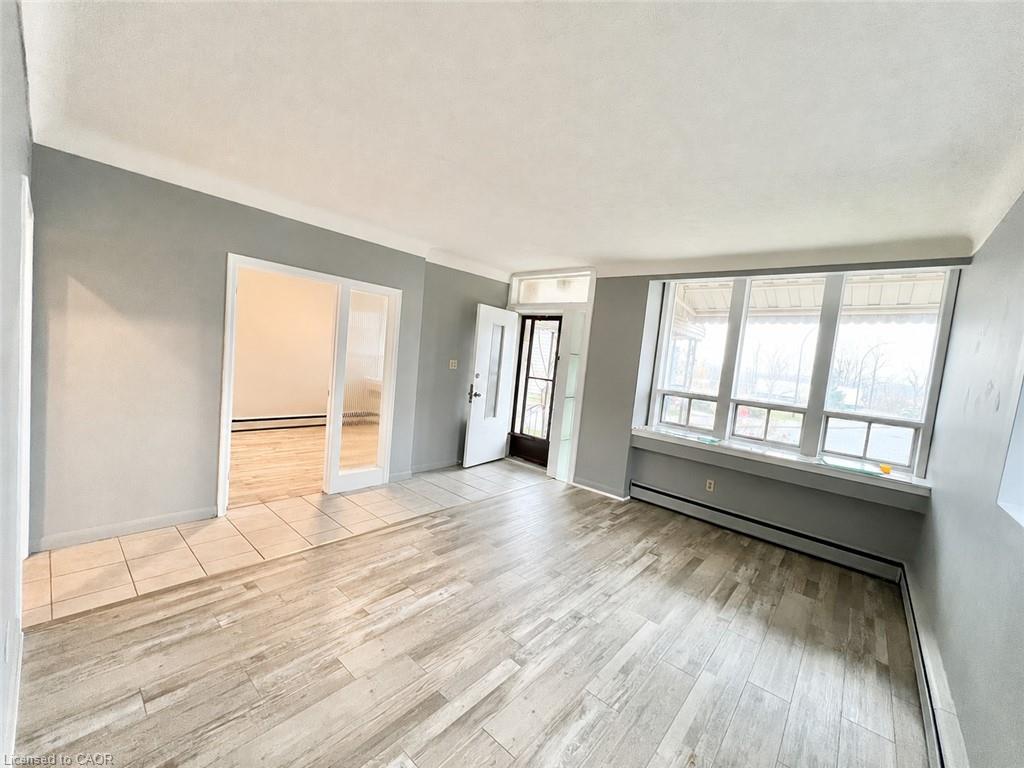 55 John Street N Property Photo 4