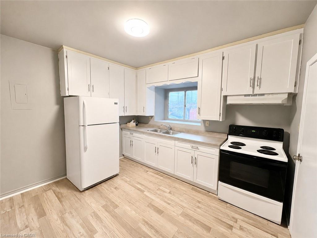55 John Street N Property Photo 5