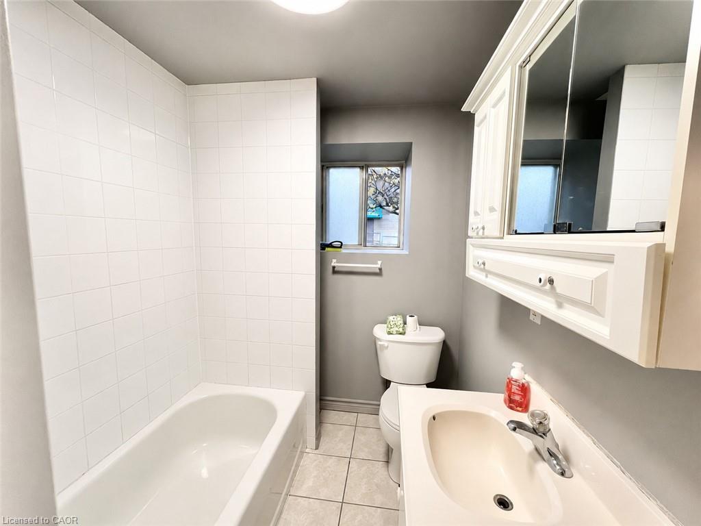 55 John Street N Property Photo 9