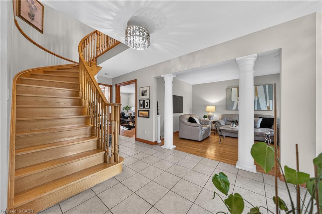 52 Archwood Crescent Property Photo 8