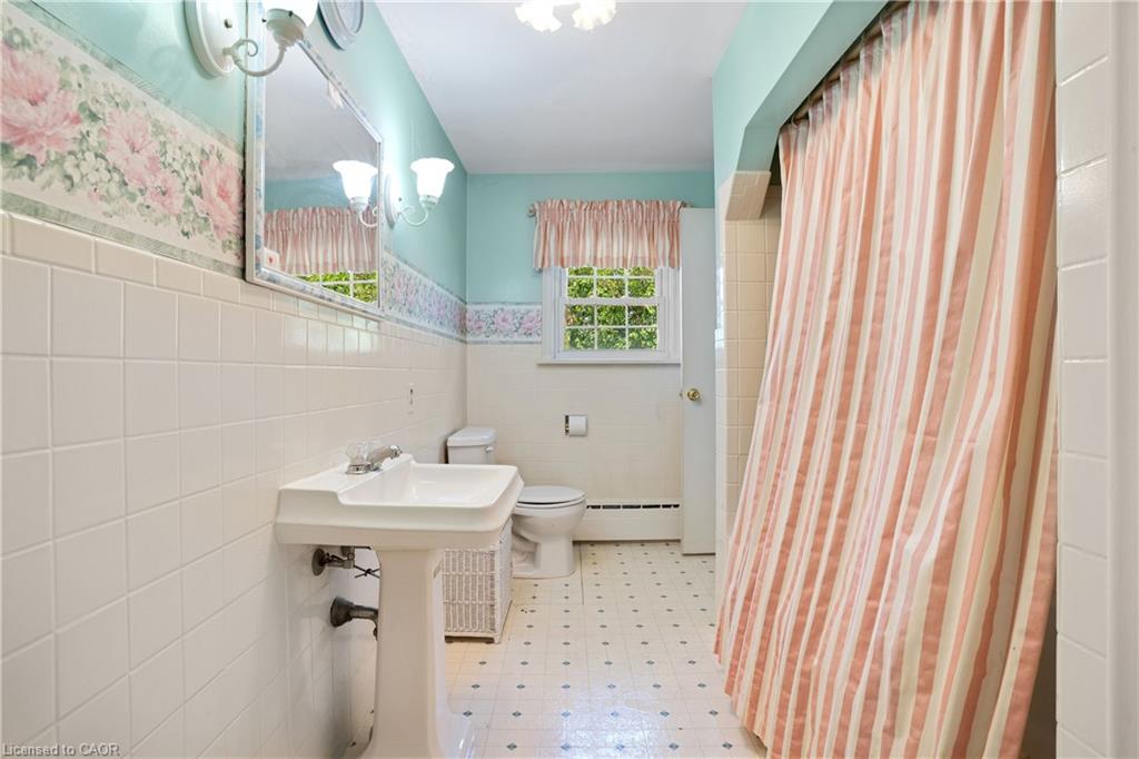 272 Sheldon Avenue N Property Photo 32