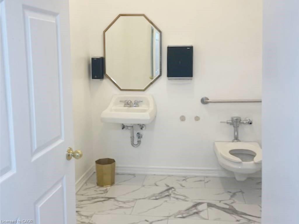 19 King Street W Property Photo 12