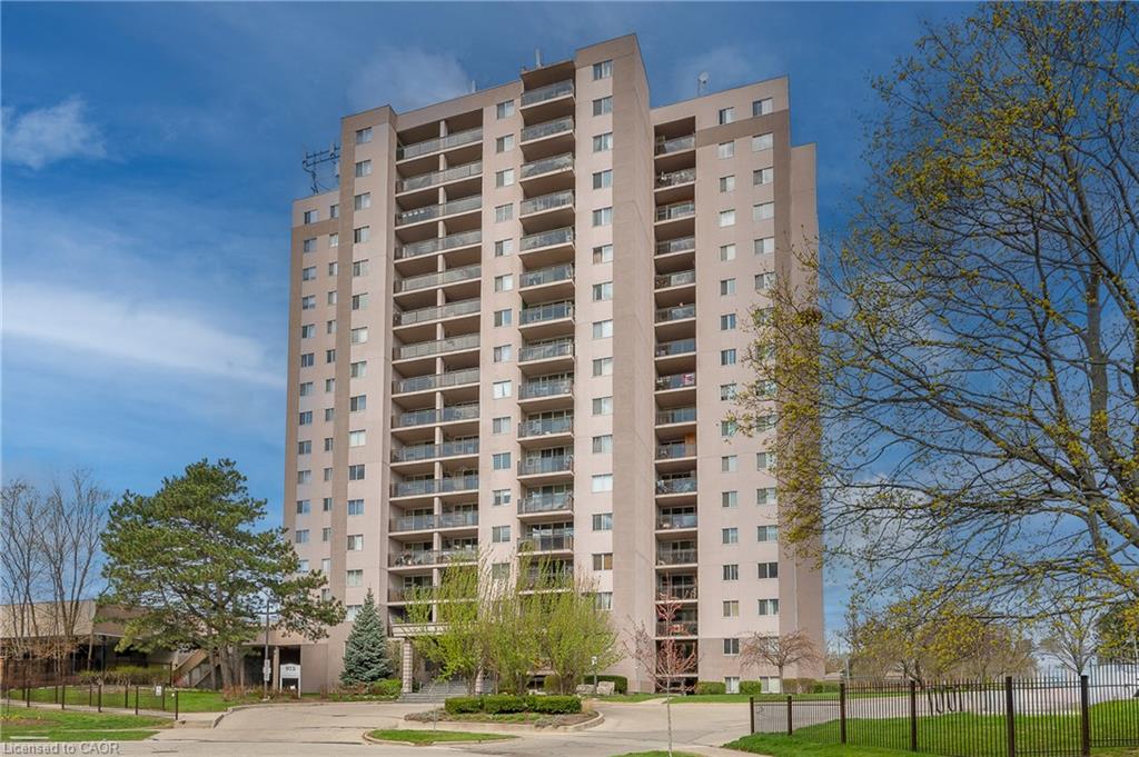 708-975 Warwick Court Property Photo 3