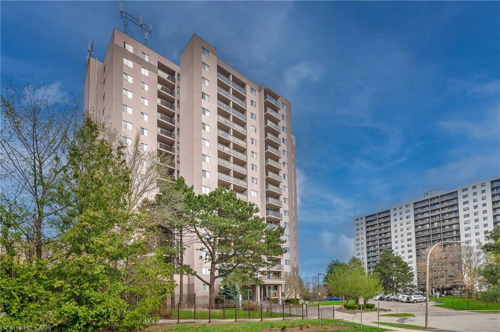 708-975 Warwick Court Property Photo 4