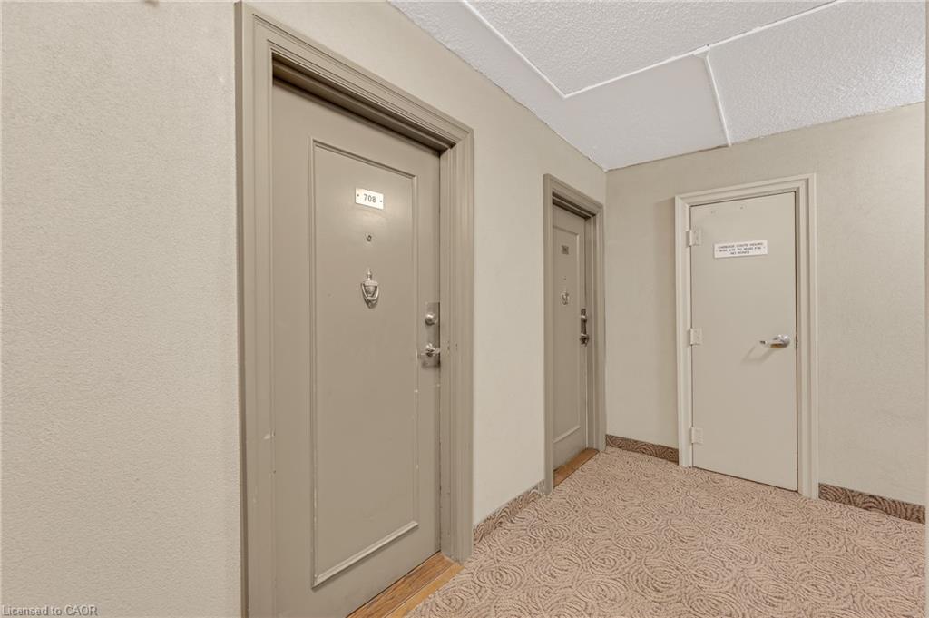 708-975 Warwick Court Property Photo 9