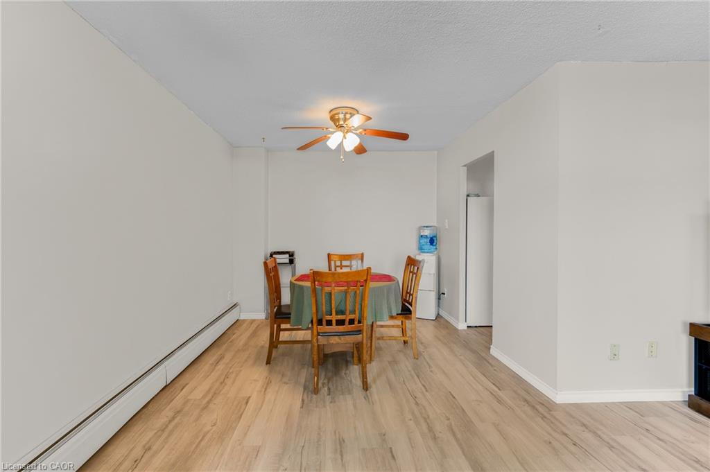 708-975 Warwick Court Property Photo 15