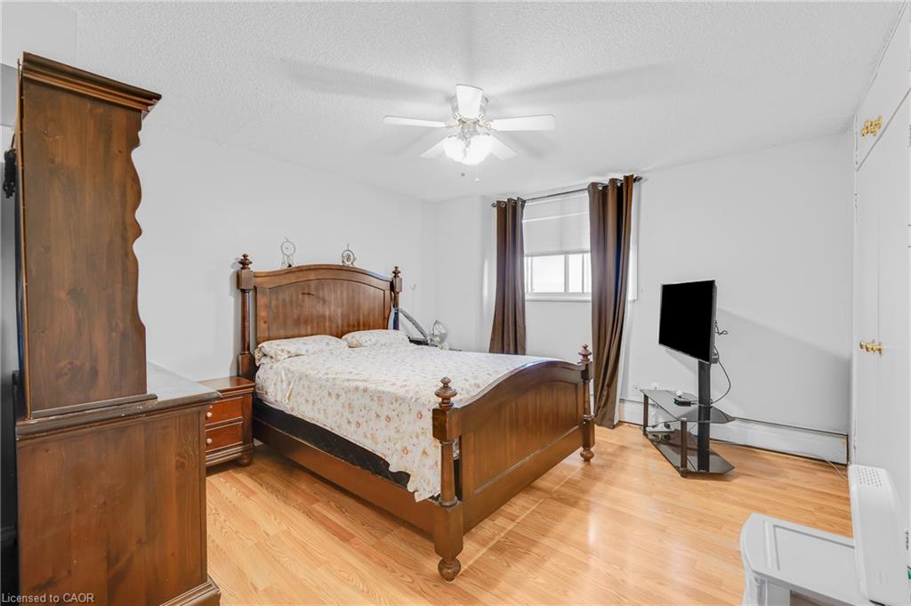 708-975 Warwick Court Property Photo 23