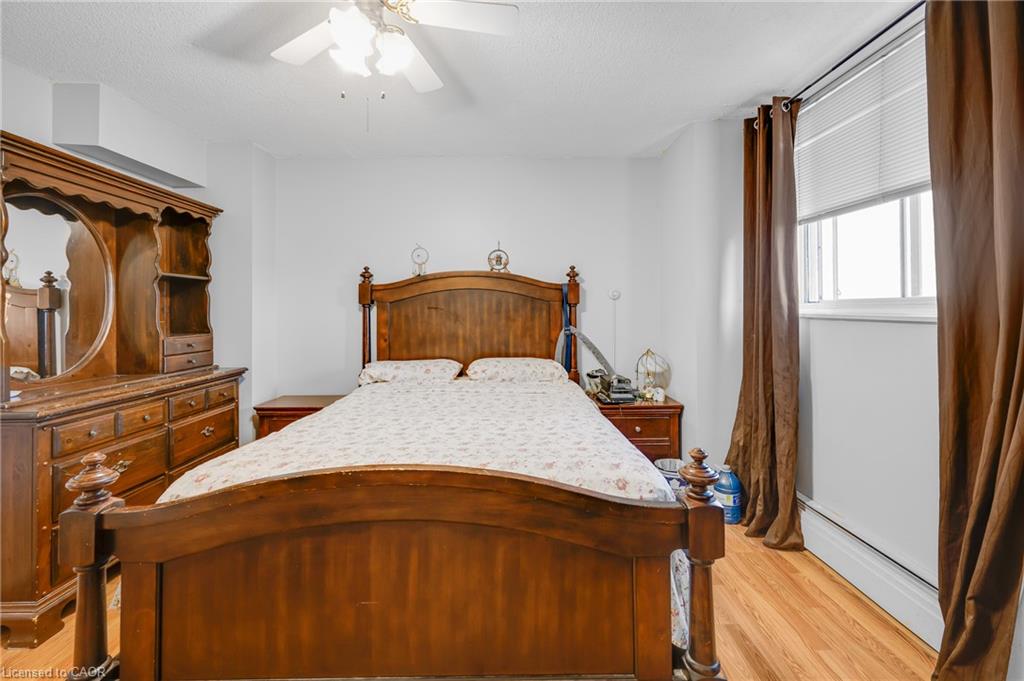 708-975 Warwick Court Property Photo 24